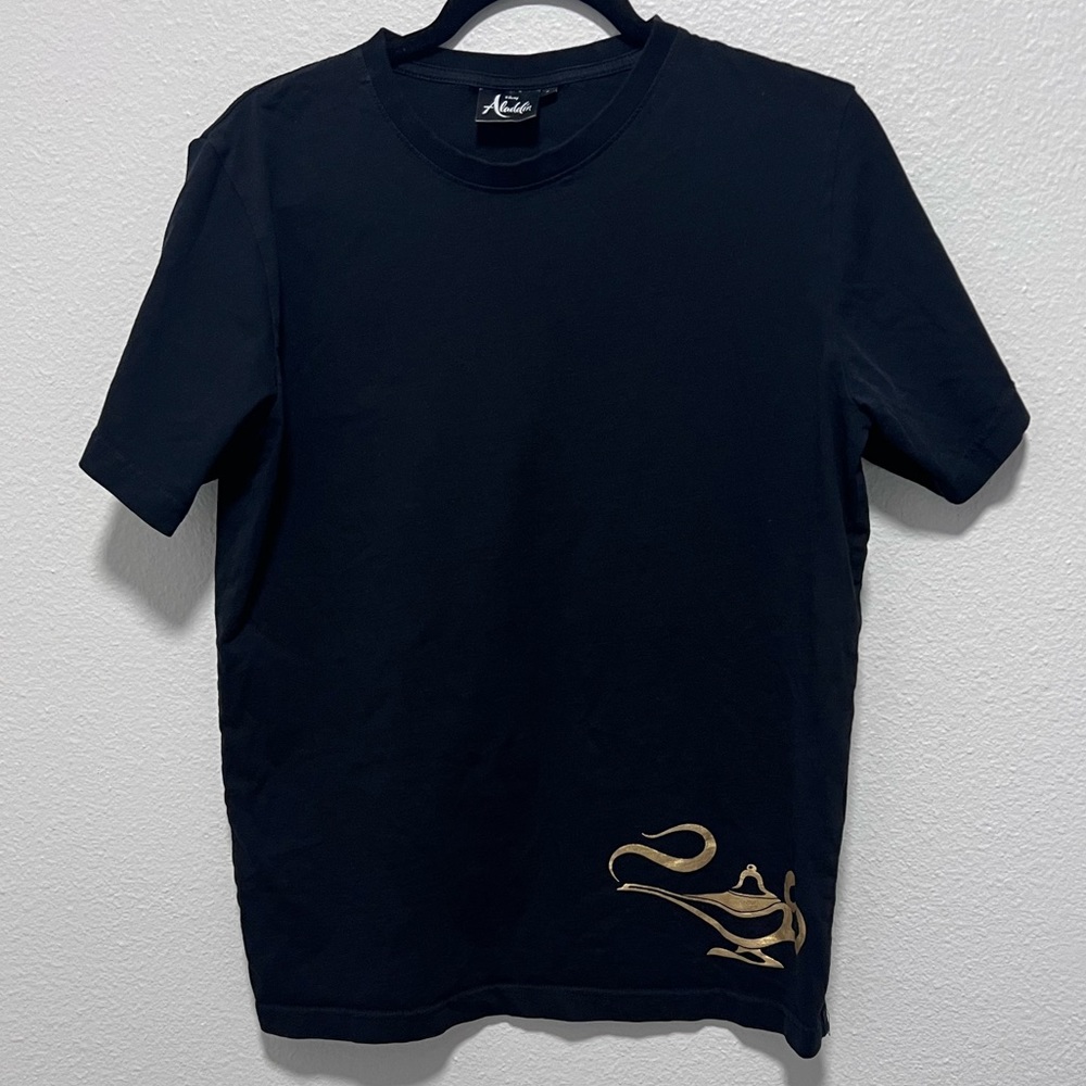 Disney Aladdin Black and Gold Lamp T-Shirt Size Small